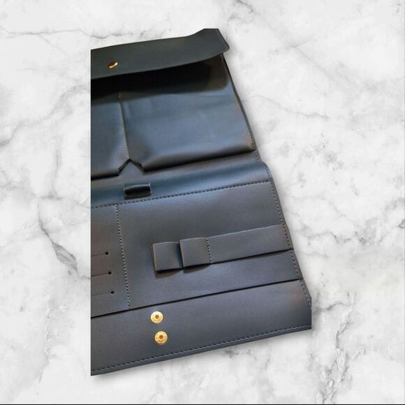 Green Envelope Clutch with Gold Snap Closure - Picture 7 of 9